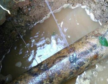 平果楼顶渗水维修公司分享下地暖漏水的原因及检测方法。